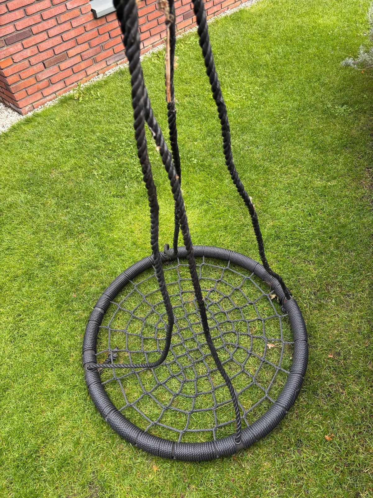 Zwarte nestschommel, diameter 1 meter incl kussen, Ophalen, Gebruikt, Schommel