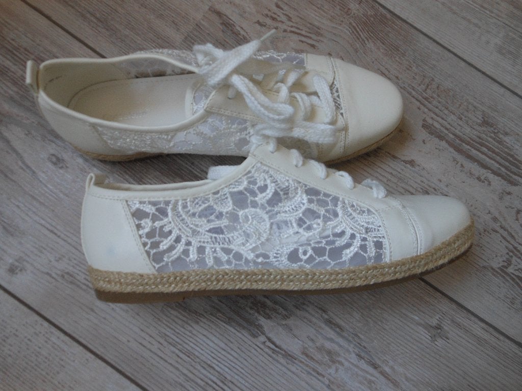 Witte schoenen met kant maat 40, Wit, Ophalen of Verzenden, Sneakers of Gympen, Zo goed als nieuw