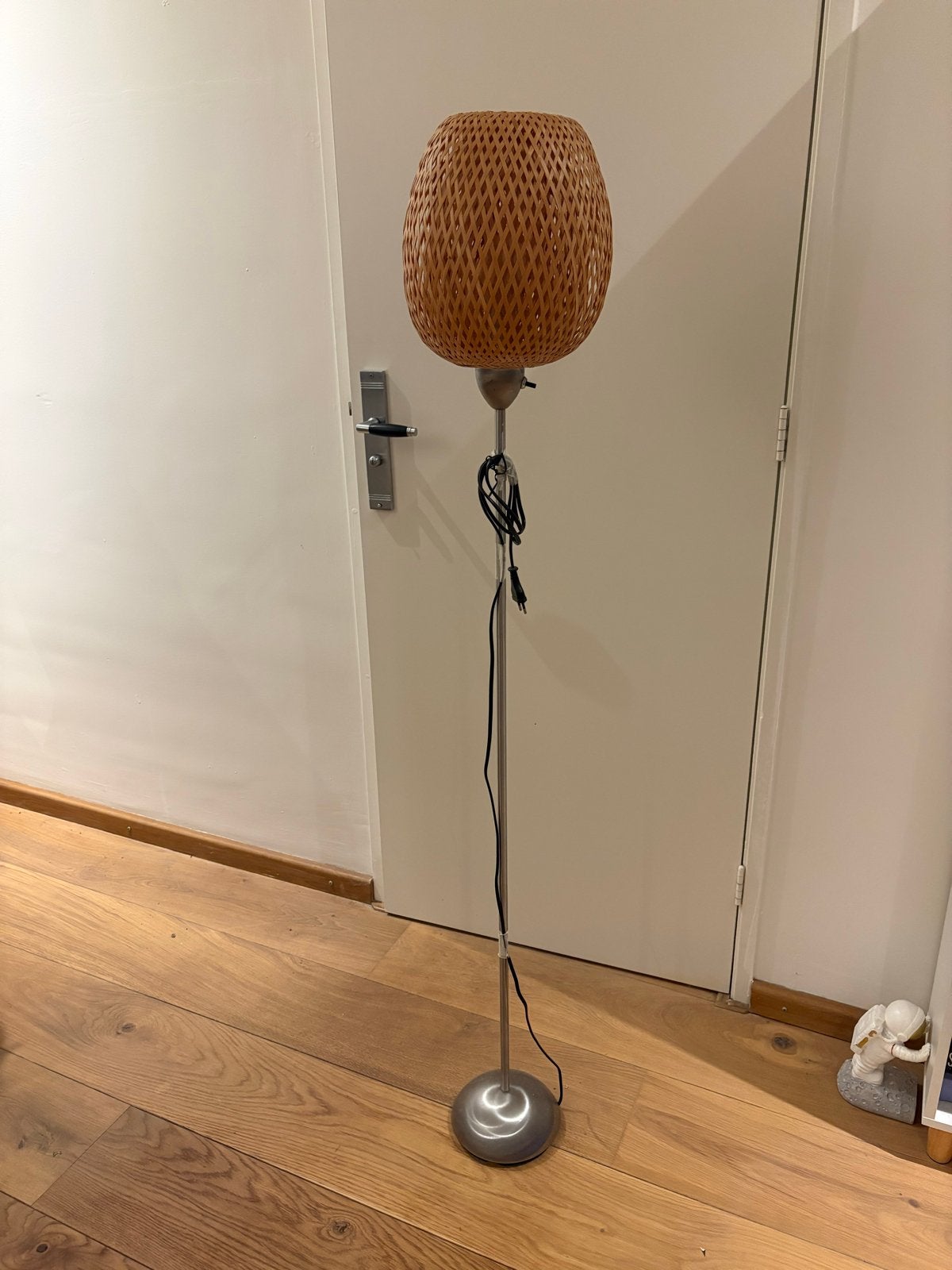 IKEA vloerlamp met ‘rotan kap’, Ophalen, Gebruikt, 100 tot 150 cm, E27 (groot)