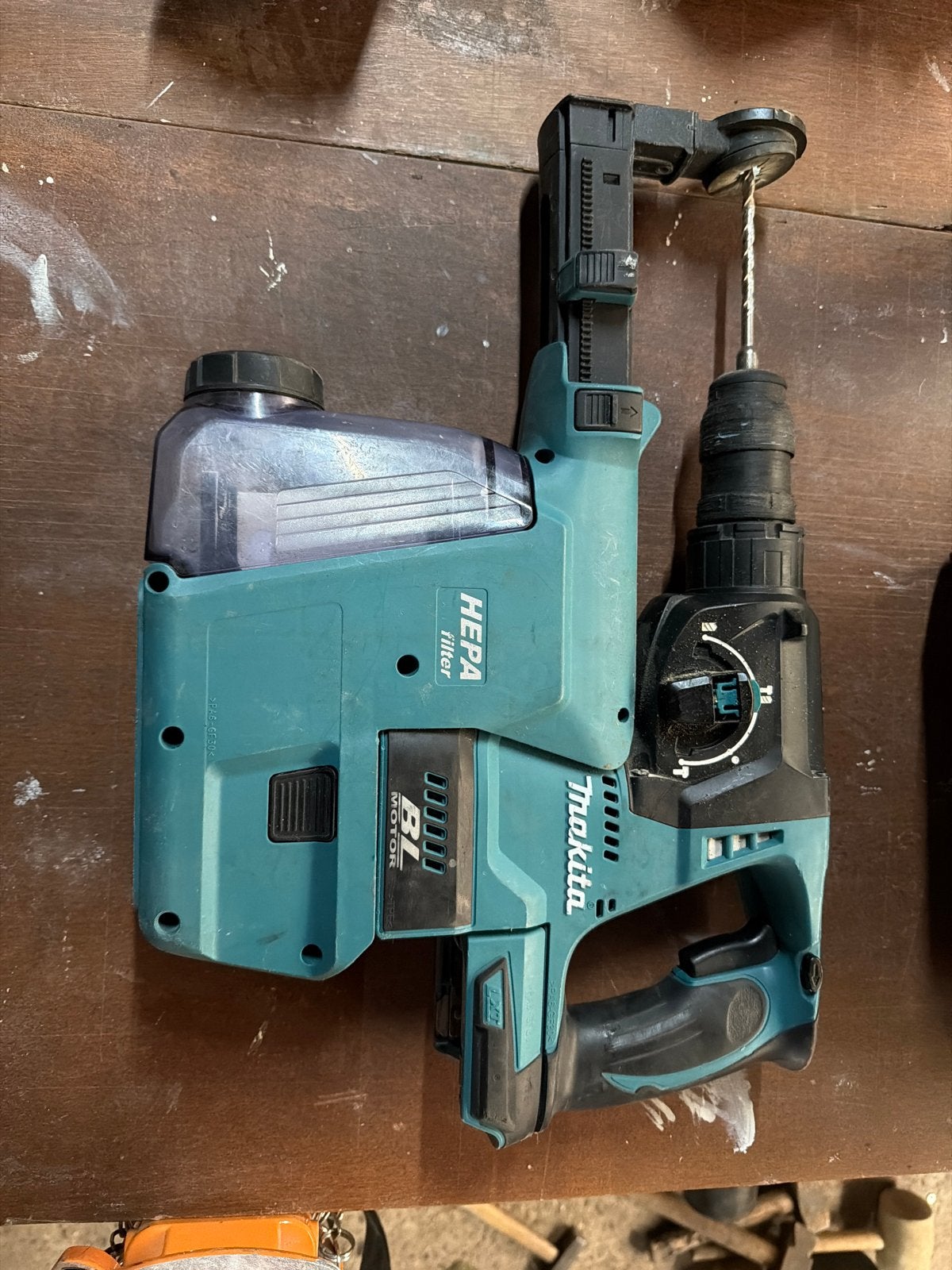 Makita Boorhamer met HEPA-filter - gebruikt, 600 watt of meer, Boor- en/of Breekhamer, Ophalen of Verzenden, Zo goed als nieuw