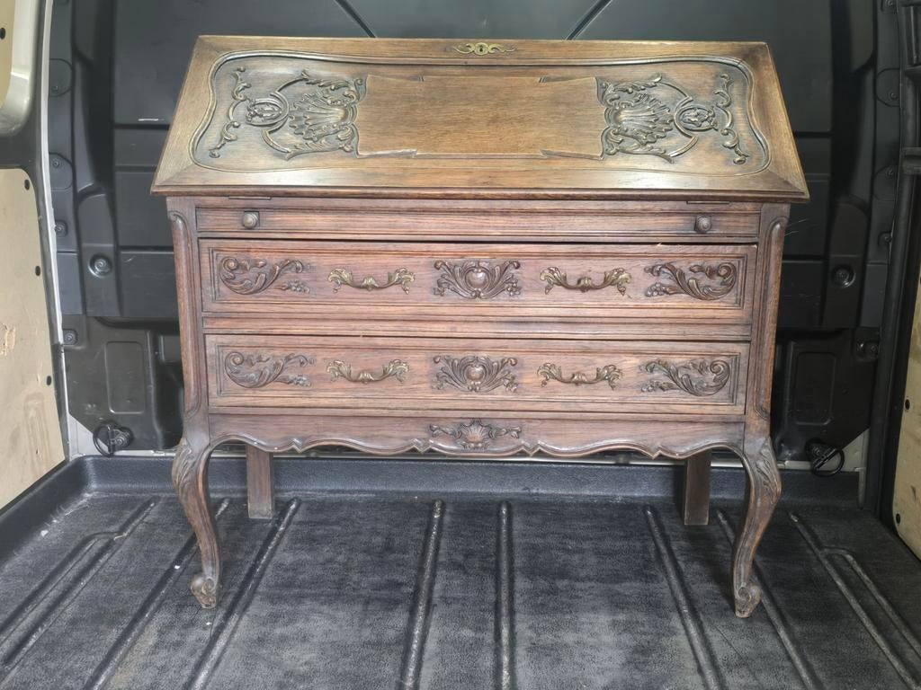 Antieke secretaire met sierlijk houtsnijwerk, Ophalen of Verzenden