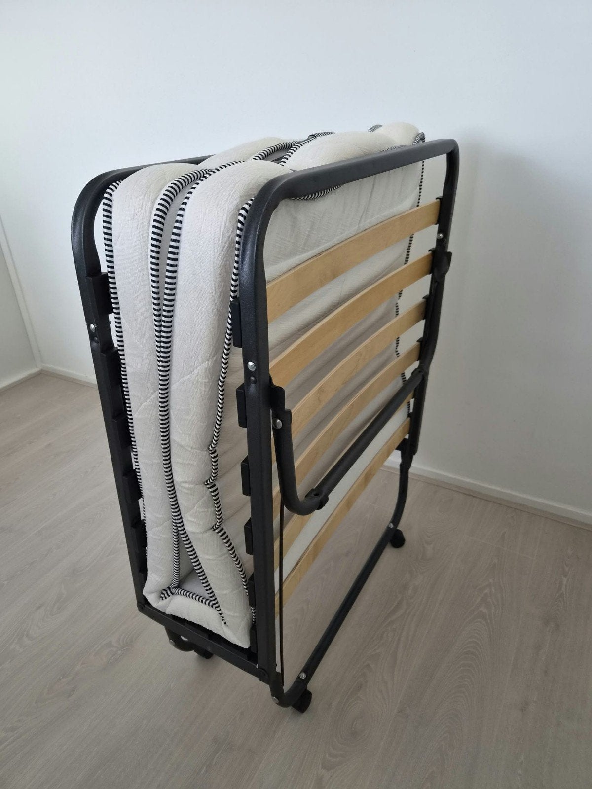 Bed opvouwbaar, Huis en Inrichting, Ophalen, Overige materialen, Eenpersoons, 190 cm of minder