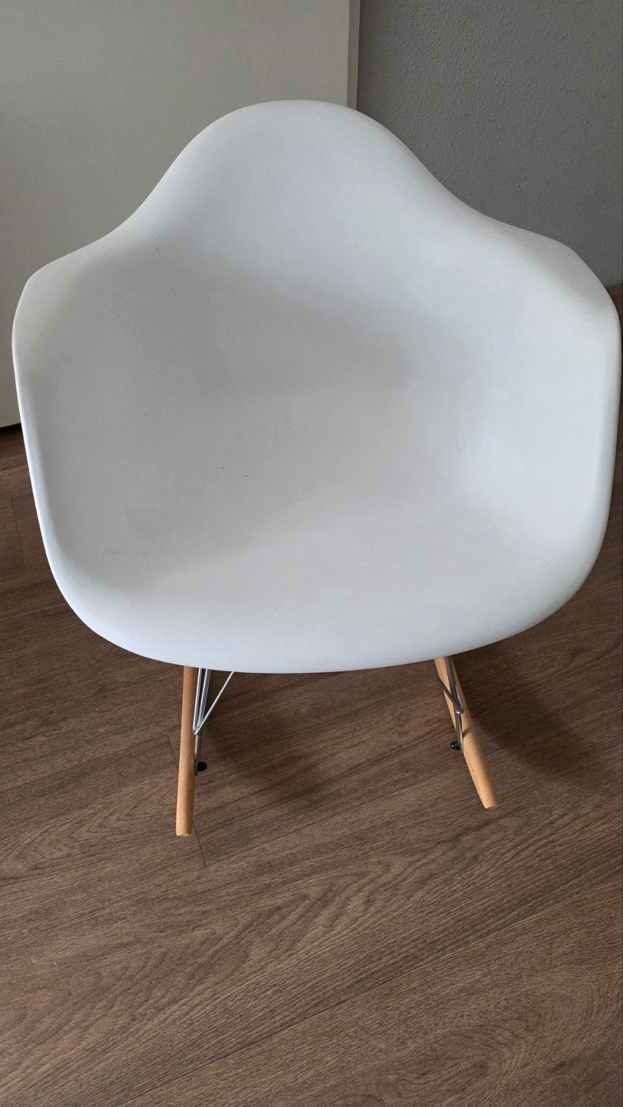 Witte schommel/kuipstoel met houten onderstel, Huis en Inrichting, Stoelen, Ophalen, Gebruikt, Hout, Wit