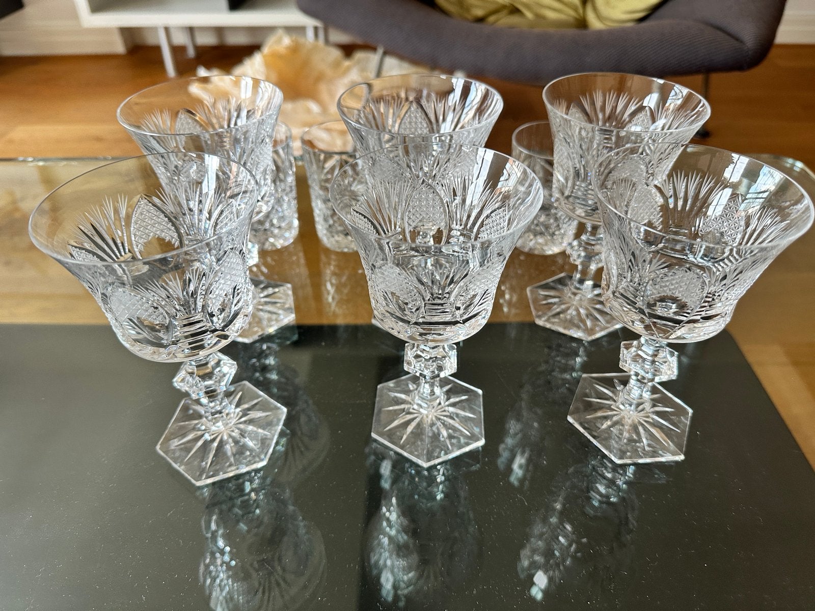 Set van 8 kristallen glazen met geslepen decoratie, Antiek en Kunst, Ophalen