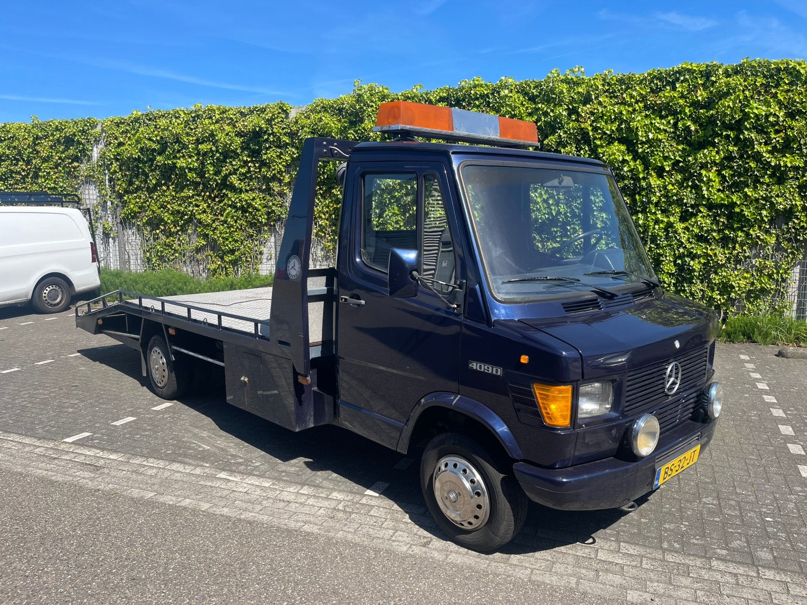 Mercedes-Benz 409 D-I 1986 oprijwagen, Automaat, Stof, Zwart, Blauw