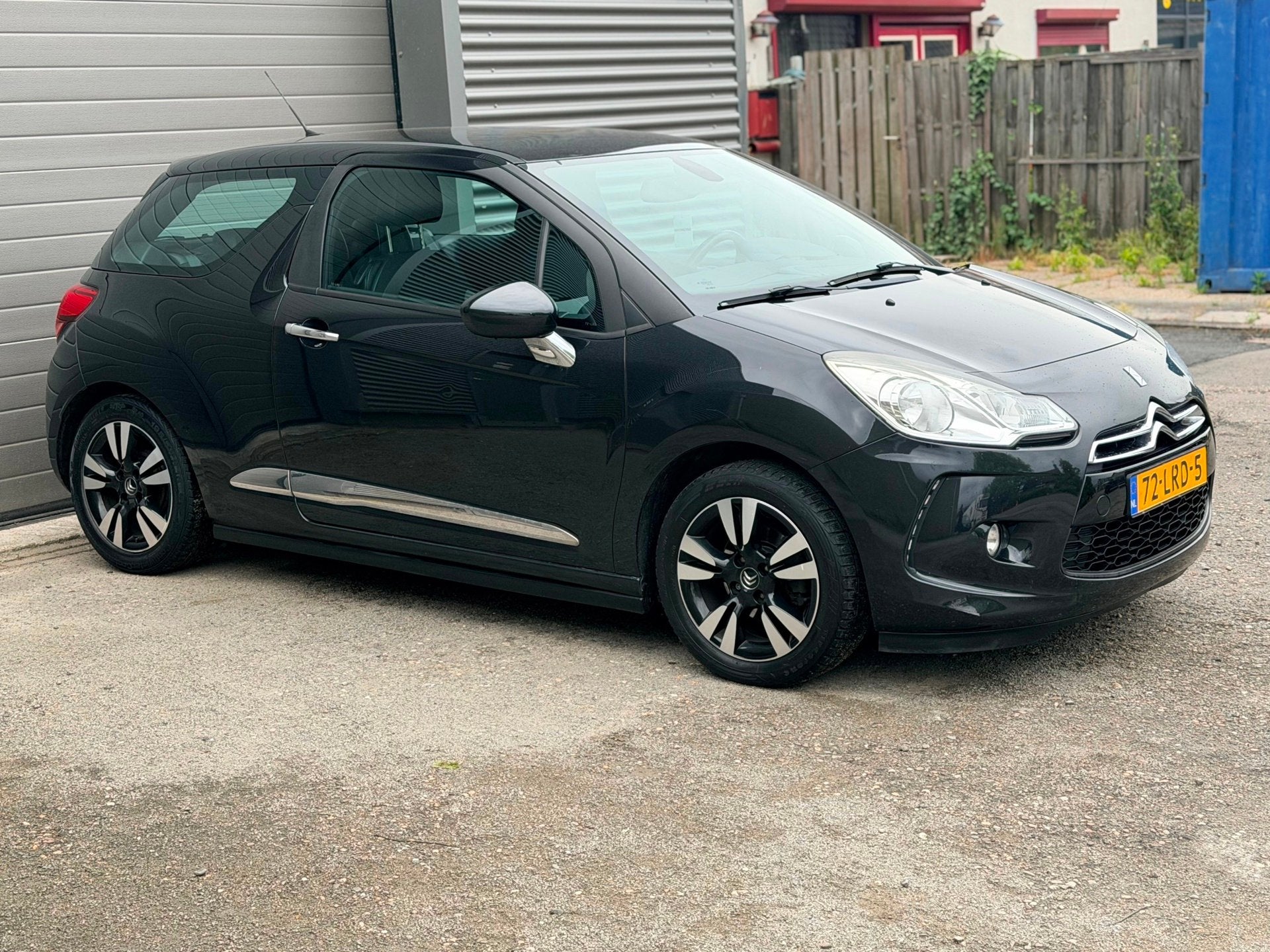 Citroen DS3 1.4 Chic, Voorwielaandrijving, Euro 5, 4 cilinders, Zwart