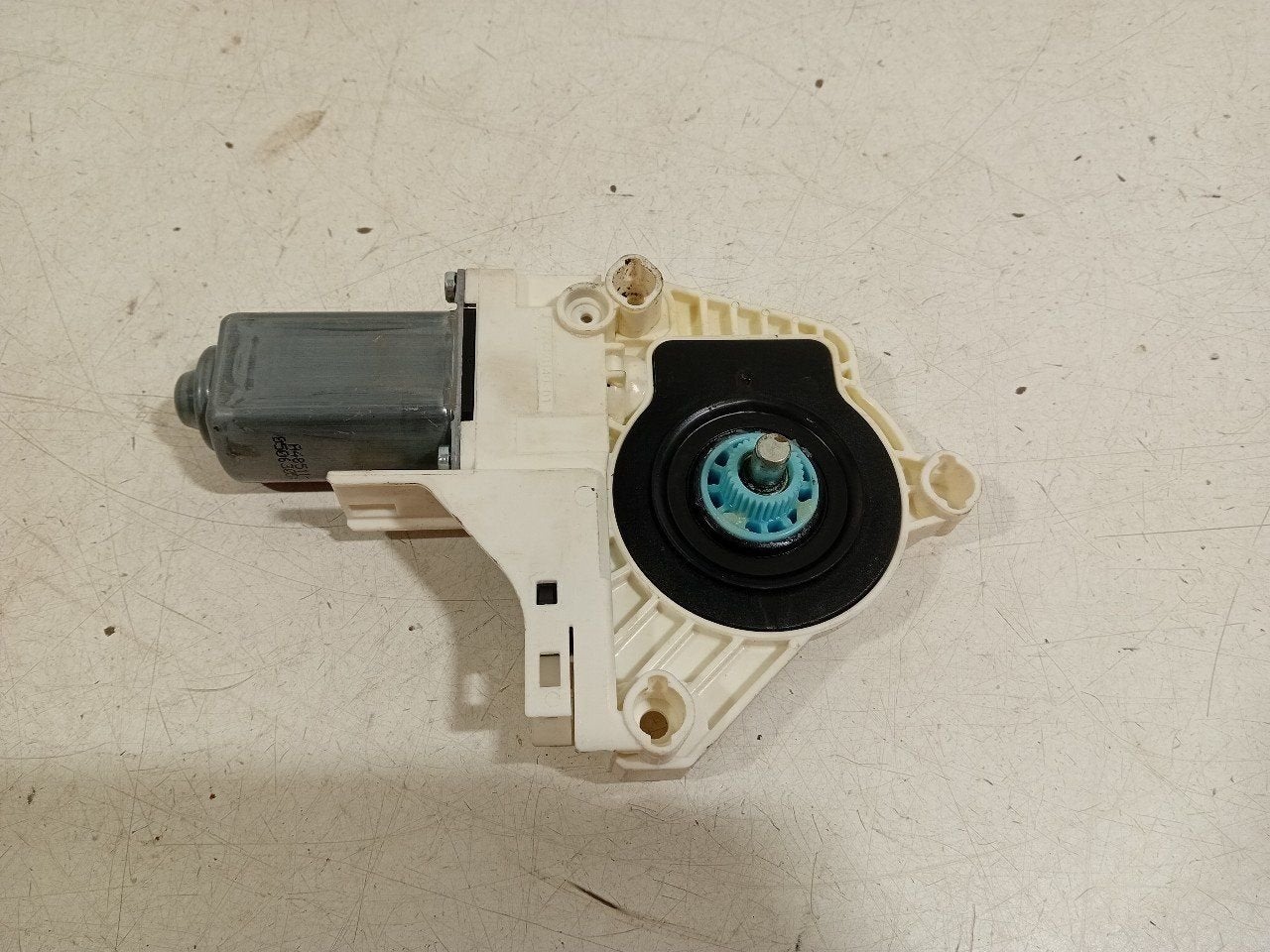 Motor raammechaniek elektrisch rechts voor Audi Q3, Onderdelen@venauto.nl, Van der Ven Autorecycling B.V., Gebruikt, Ettenseweg 76, 4706 PB Roosendaal, The Netherlands
