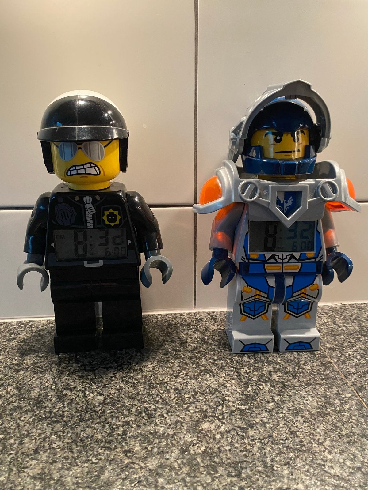 Lego wekker - Politieagent en Nexo Knights, Ophalen of Verzenden, Zo goed als nieuw, Compleet, Overige typen