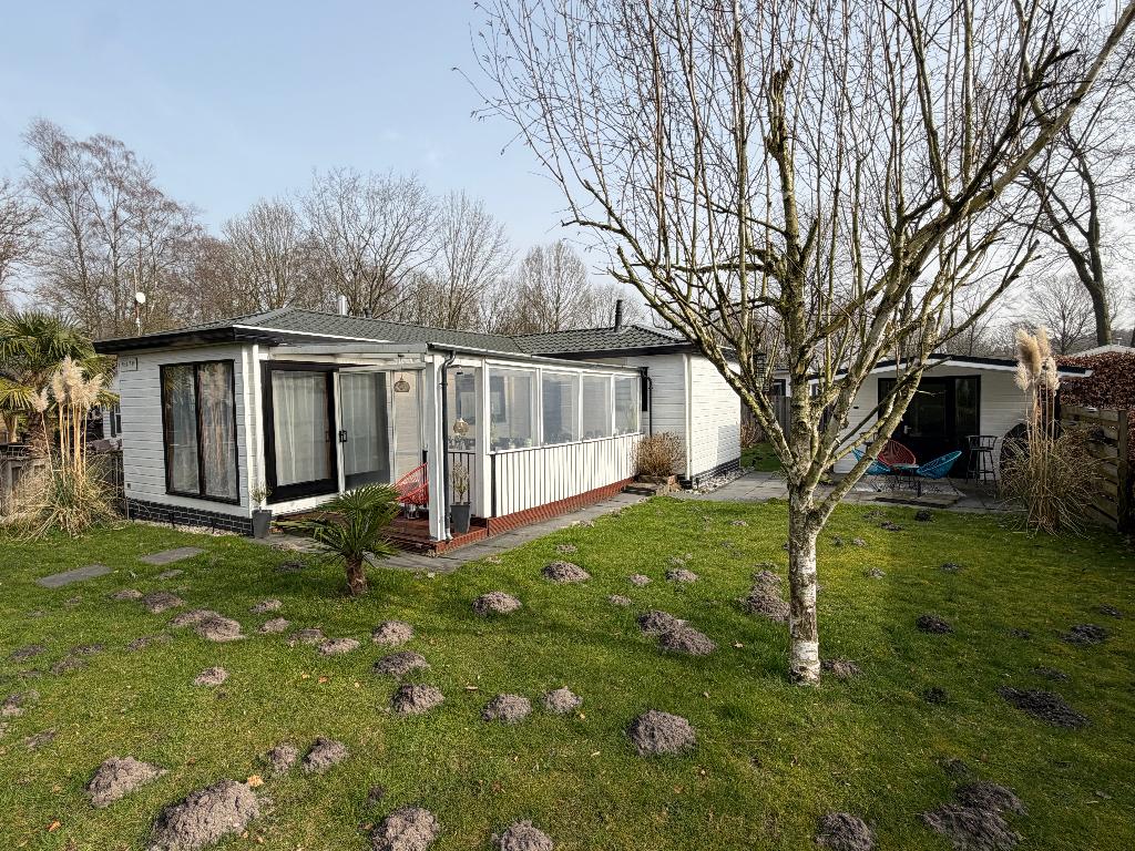L-VORM STACARAVAN OP JAARPLAATS  WILSUMER BERGE, Open haard, 2 slaapkamers, Recreatiepark, Noord-Duitsland