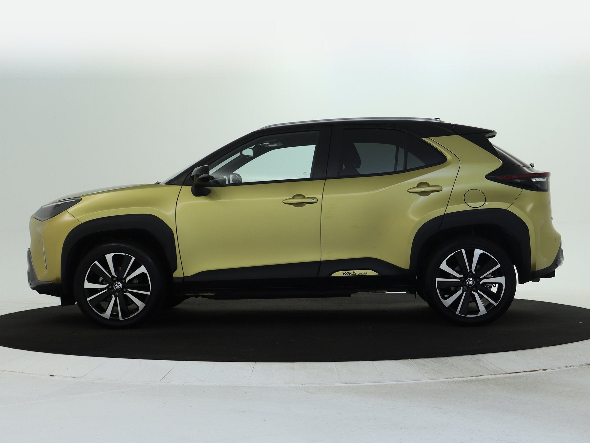 Toyota Yaris Cross 1.5 Hybrid Launch Edition AWD | Panoramad, Auto's, Automaat, 12 maanden, Gebruikt, Automatische klimaatregeling