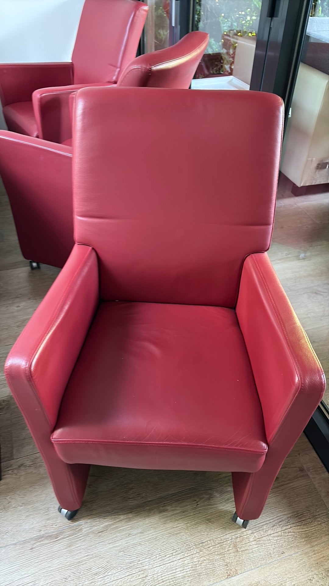 6 nette rode eetkamerstoelen met wieltjes voor 99 euro, Huis en Inrichting, Fauteuils, Ophalen, Zo goed als nieuw, Minder dan 75 cm