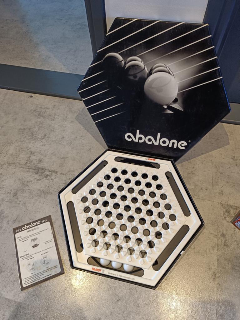 Abalone bordspel - Strategisch spel voor 2 spelers, Hobby en Vrije tijd, Gezelschapsspellen | Bordspellen, Een of twee spelers
