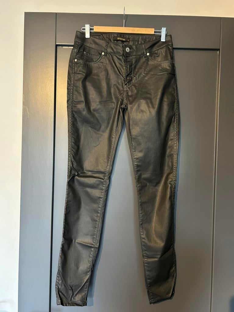Peppy oil broek zwart gecoat nieuw te koop maat 31, Kleding | Dames, Verzenden, Zo goed als nieuw, Zwart, W30 - W32 (confectie 38/40)