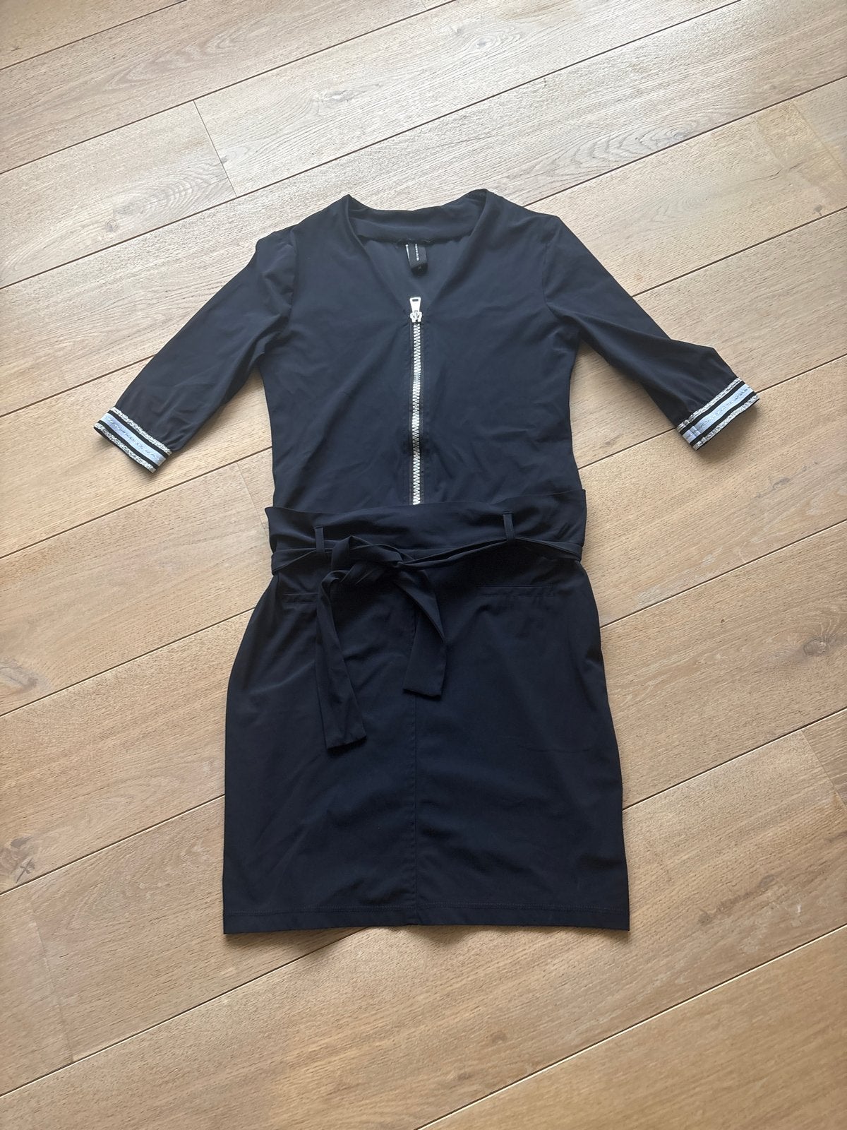 Jane Lushka jurkje maat M, Maat 38/40 (M), Zwart, Ophalen of Verzenden, Gedragen