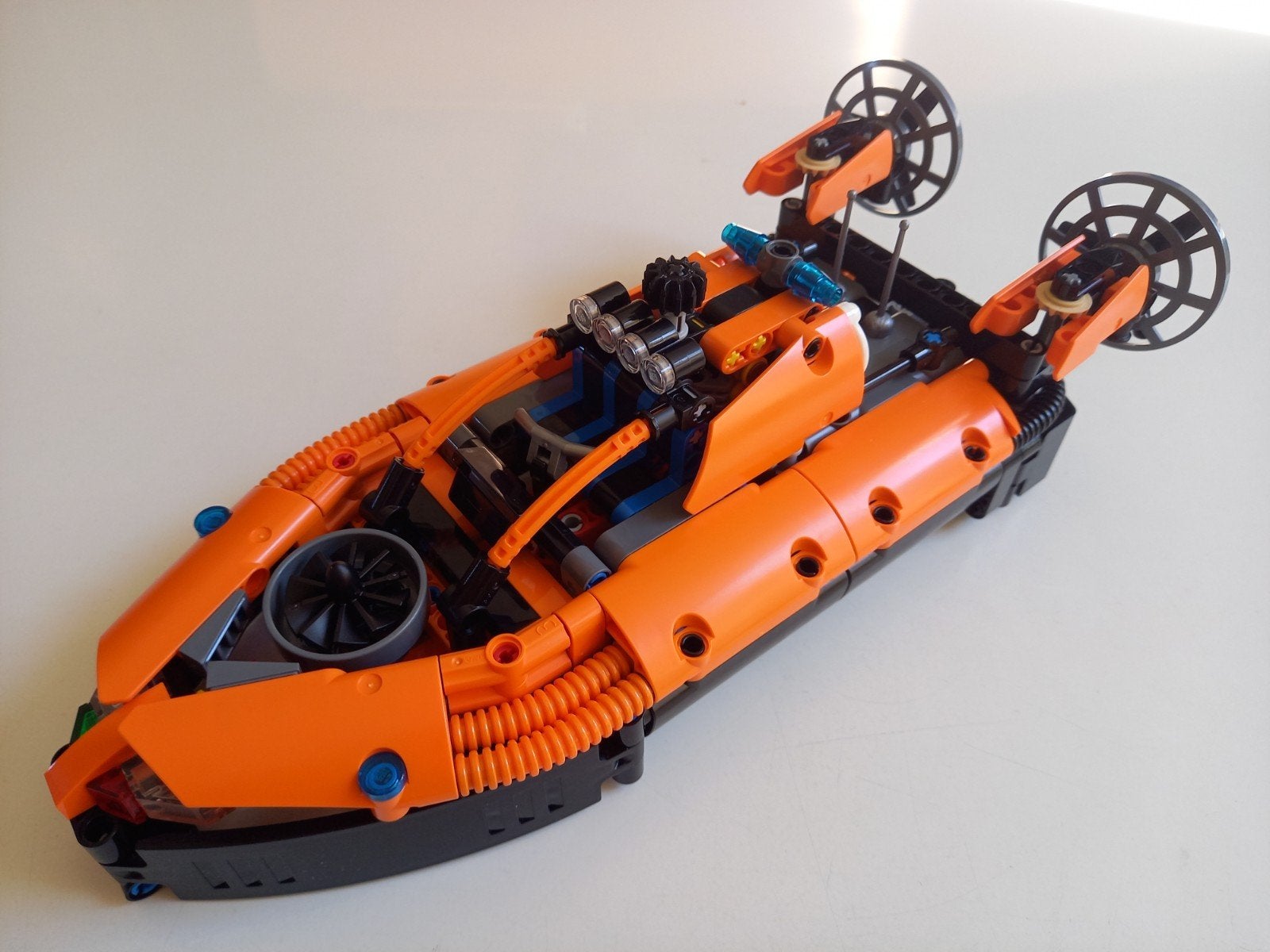 Lego Technic 42120 Rescue Hovercraft met nieuw stickervel, Lego, Inclusief instructies, Ophalen of Verzenden, Zo goed als nieuw