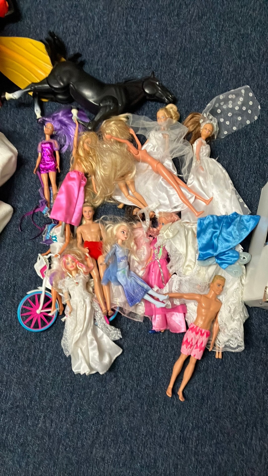 Partij 15 Barbie /ken kleding tasjes schoentjes auto bank, Ophalen, Zo goed als nieuw, Barbie