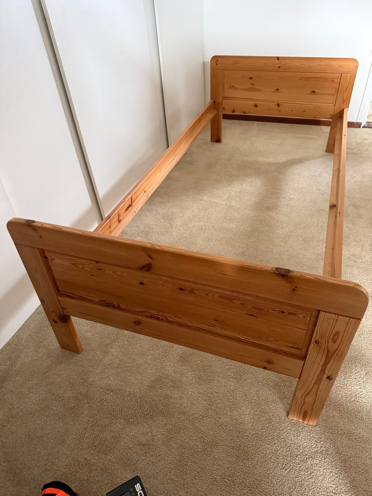 Massief grenen houten eenpersoonsbed 90x200 cm, Huis en Inrichting, Slaapkamer | Bedden, Gebruikt, 90 cm, Eenpersoons, Bruin