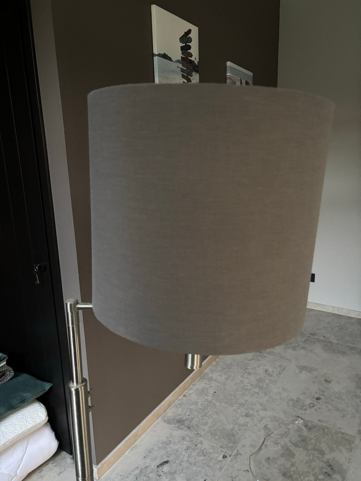 Moderne vloerlamp met grijze stoffen kap (156 cm hoog), Ophalen, Gebruikt, E27 (groot), Metaal