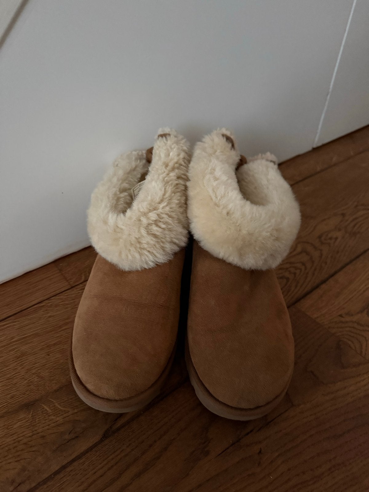 Ugg winterlaarzen beige met strikjes - EU maat 39, Ophalen of Verzenden, Zo goed als nieuw, Beige, Lage of Enkellaarzen