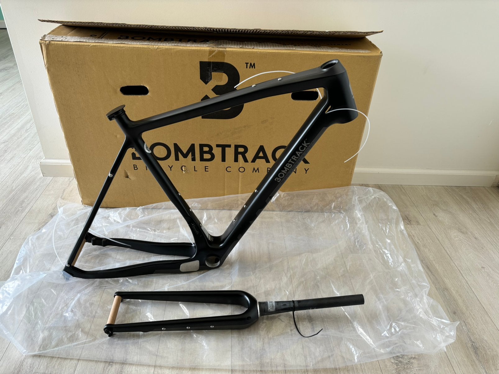 Bombtrack Hook Ext-c carbon medium, Overige merken, Carbon, Heren, Nieuw