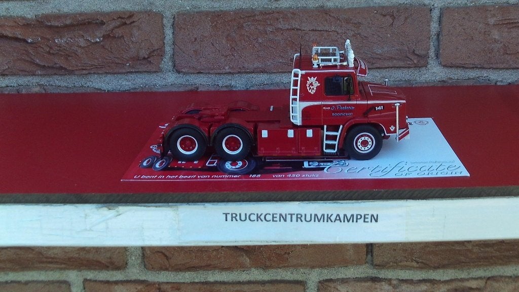 Tekno  Scania  141  6 x 2  van  J.  Peeters  en  Zn.