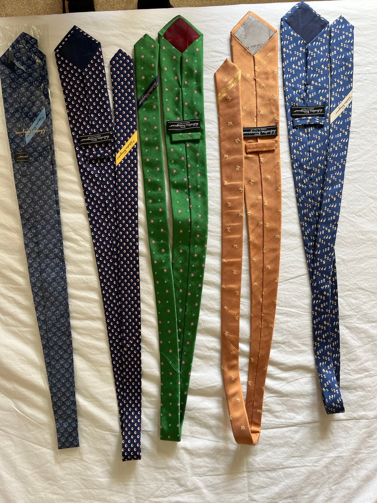 Te koop mooie zijden Ferragamo dassen, in nieuwstaat, 70,-!, Ophalen of Verzenden, Zo goed als nieuw
