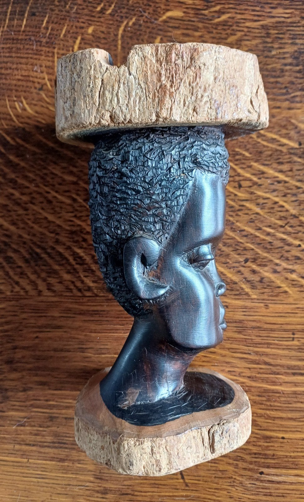 Houten sculptuur  - asbak, Ophalen of Verzenden, Handgemaakt, 20 - 50 cm, Beeld