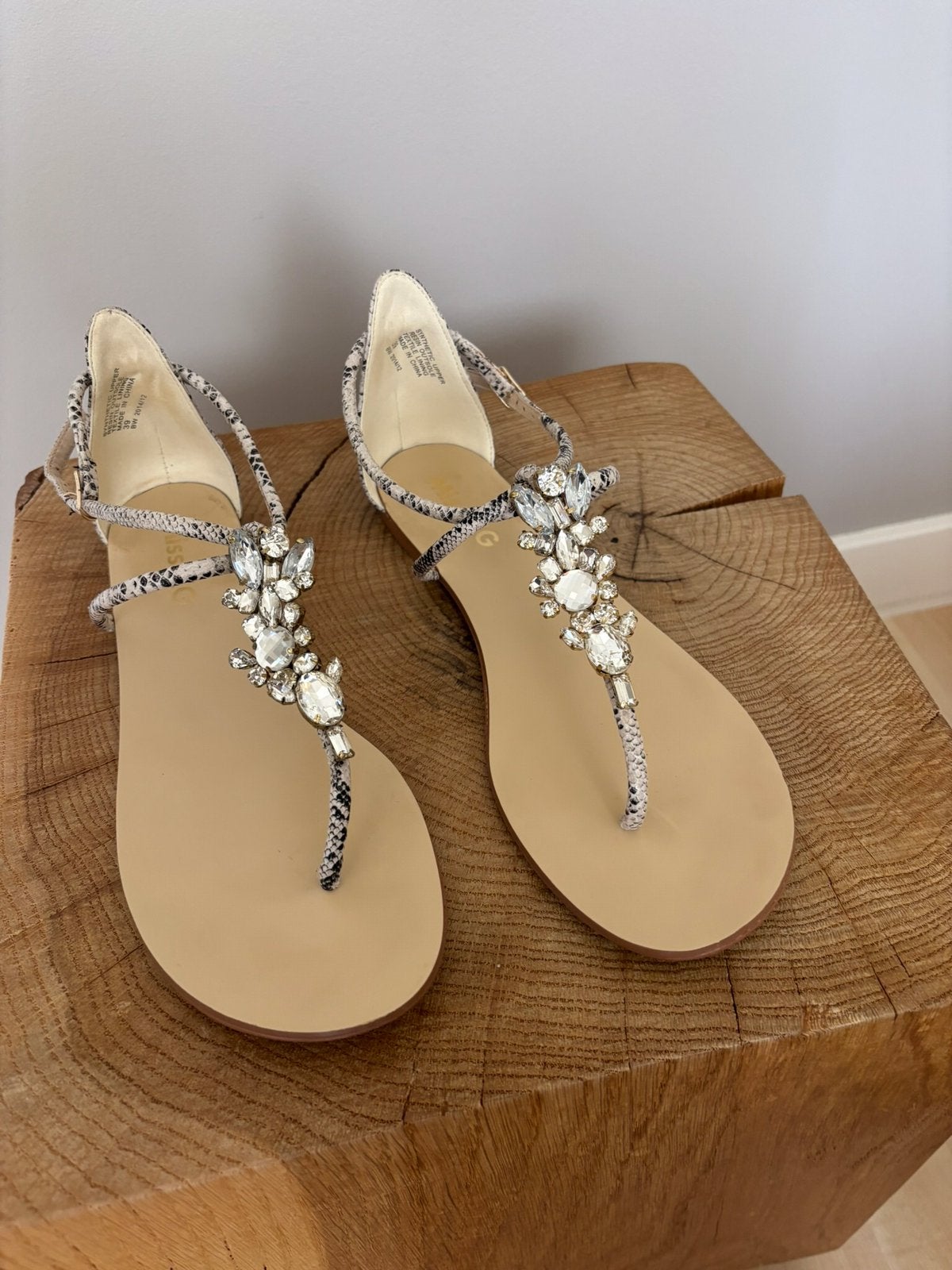 Leuke teen sandaaltjes met strass stenen, Beige, Nieuw, Sandalen of Muiltjes, Ophalen of Verzenden