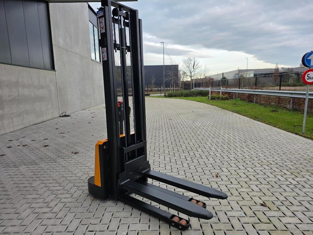 rte stapelaar, Zakelijke goederen, Machines en Bouw | Heftrucks en Intern transport, 1000 tot 2000 kg, Ophalen of Verzenden, Elektrisch