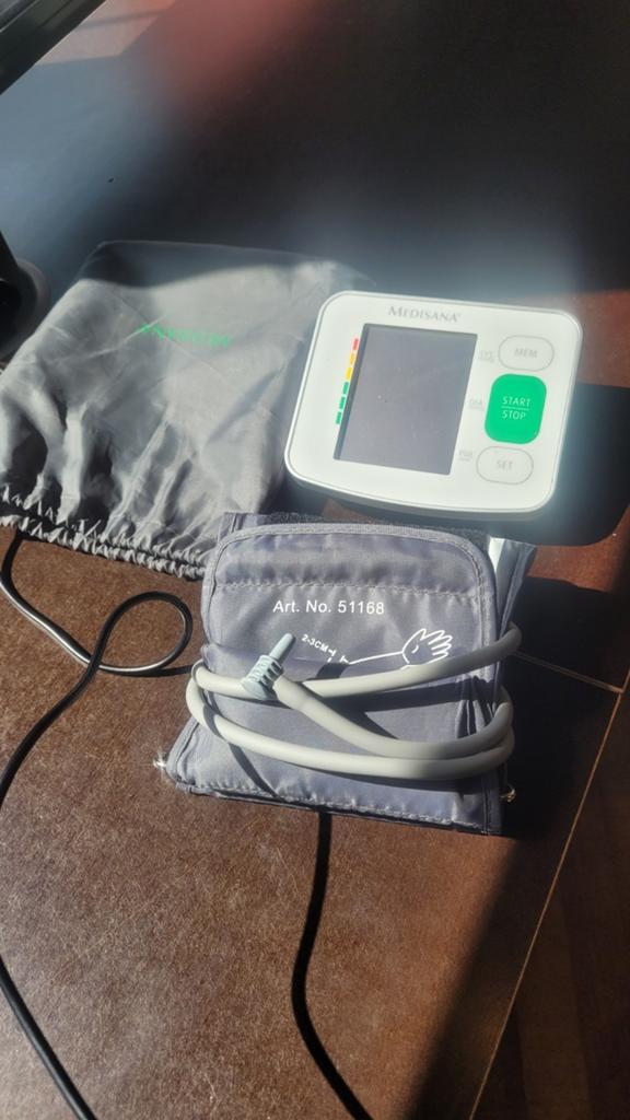 Medisana Bloeddrukmeter met manchet en opbergzak, Hobby en Vrije tijd, Elektronica-componenten, Zo goed als nieuw, Ophalen of Verzenden