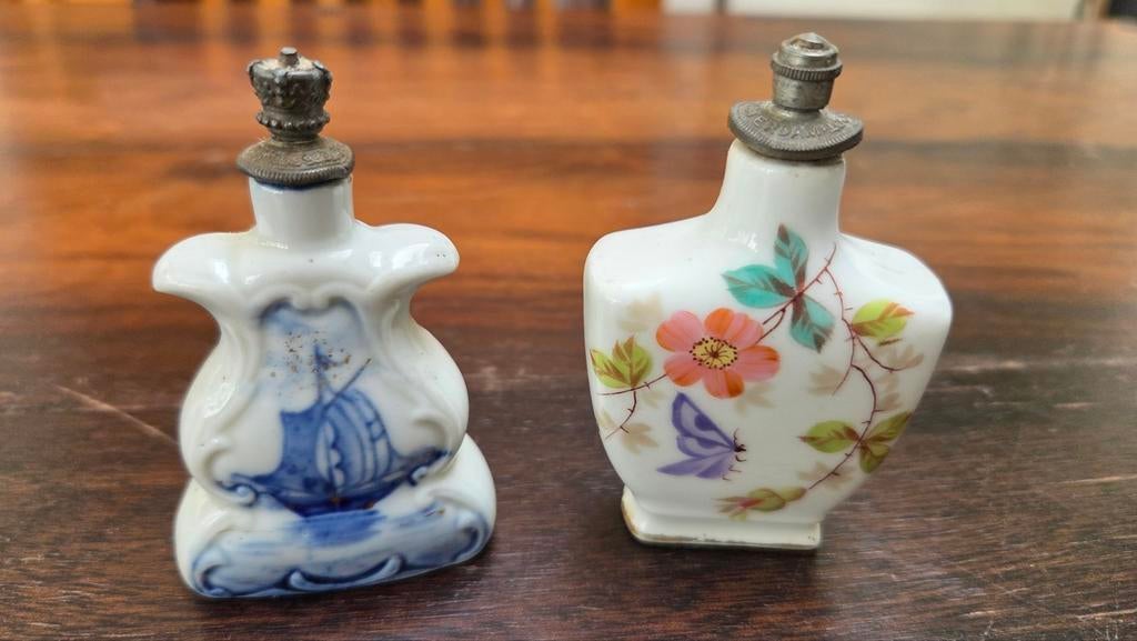 2 Antieke Eau de Cologne Flesjes - Porselein, Ophalen