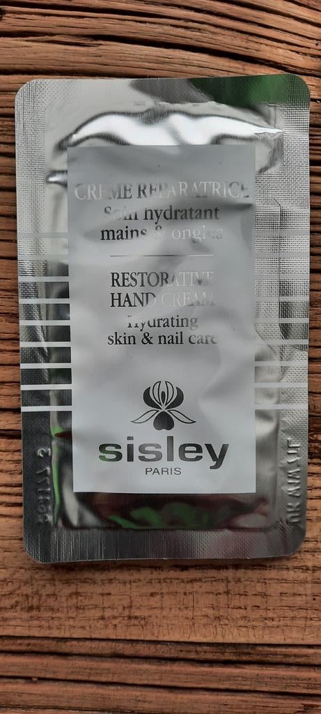 Sisley creme reparatrice handcreme, Ophalen of Verzenden, Nieuw, Bodylotion, Crème of Olie
