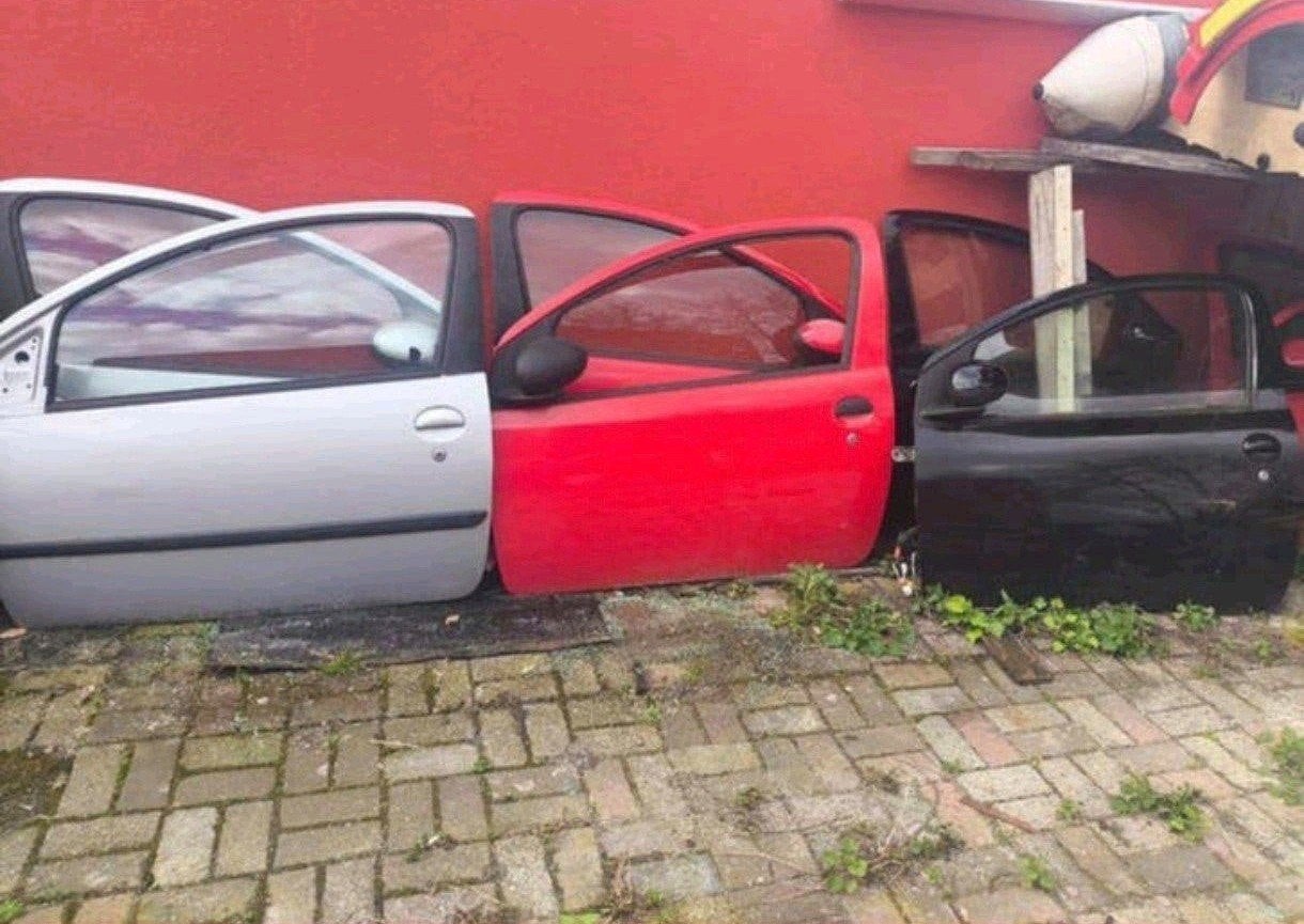 Portieren Rood/Zwart/Geel L+R 3drs C1/ 107 / Aygo 2006-2012, Ophalen of Verzenden, Voor, Peugeot, Deur