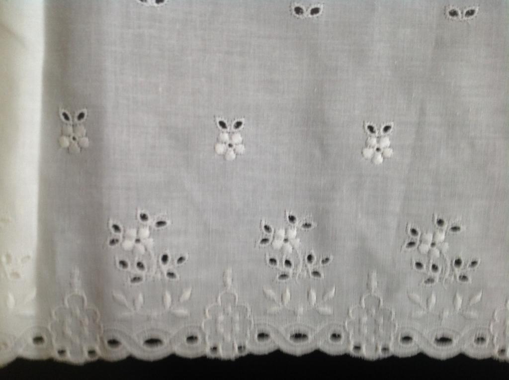 COUPON  BRODERIE  STOF, 120 cm of meer, Wit, Nieuw, Ophalen of Verzenden