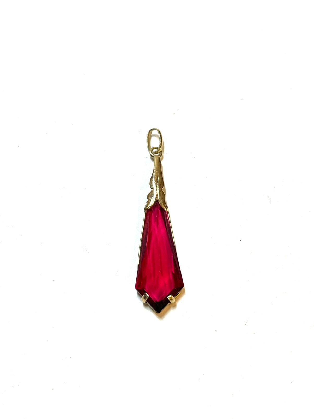 14k gouden hanger met een rode steen, Overige voorstellingen, -, -, Ophalen of Verzenden