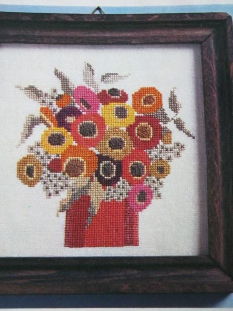 Borduurpatroon  Retrobloemen  nr 6305 do, Hobby en Vrije tijd, Borduren en Borduurmachines, Verzenden, Nieuw, Handborduren, Patroon