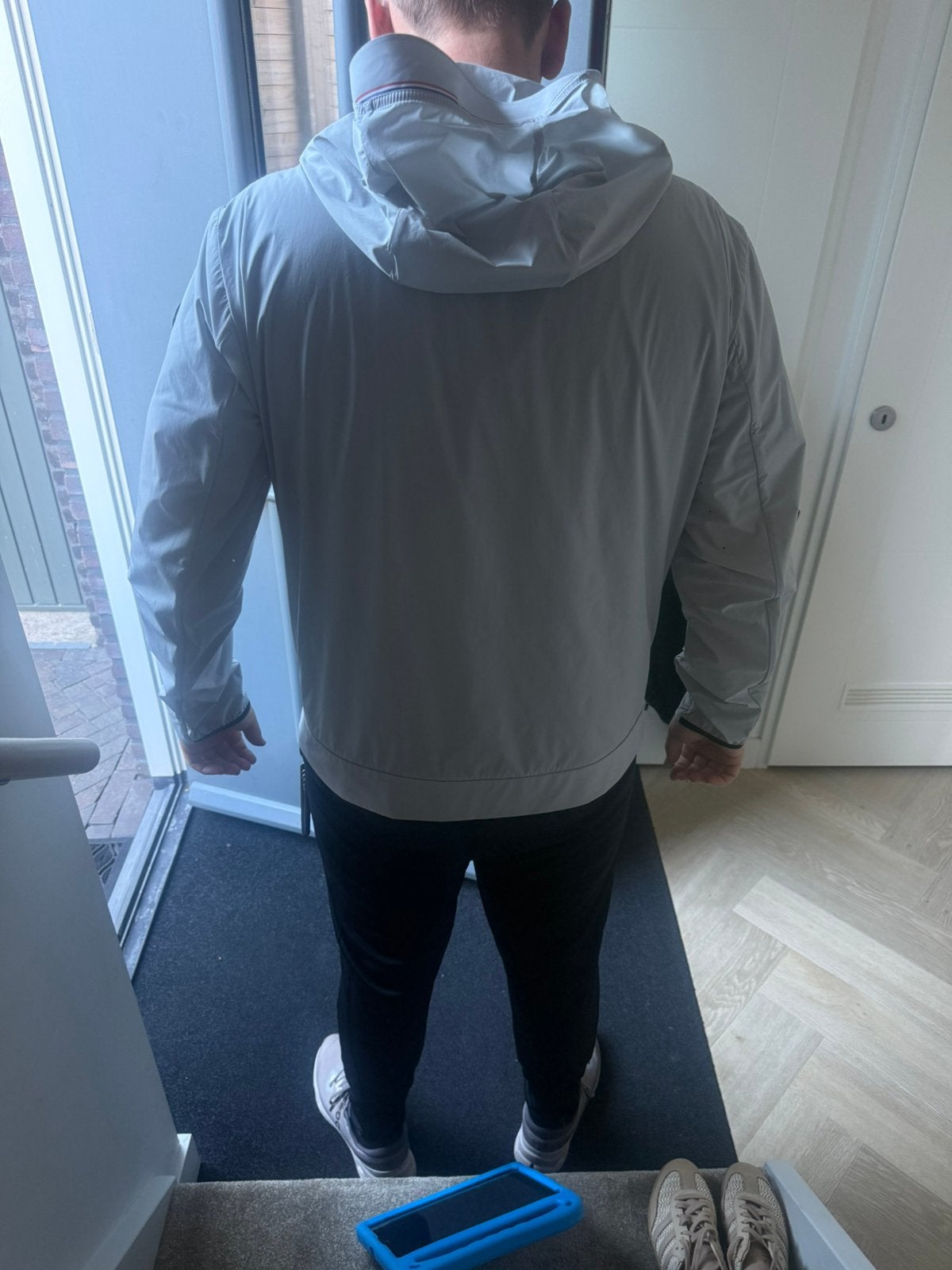 Moncler zomerjasje licht grijs, Ophalen of Verzenden, Zo goed als nieuw, Grijs