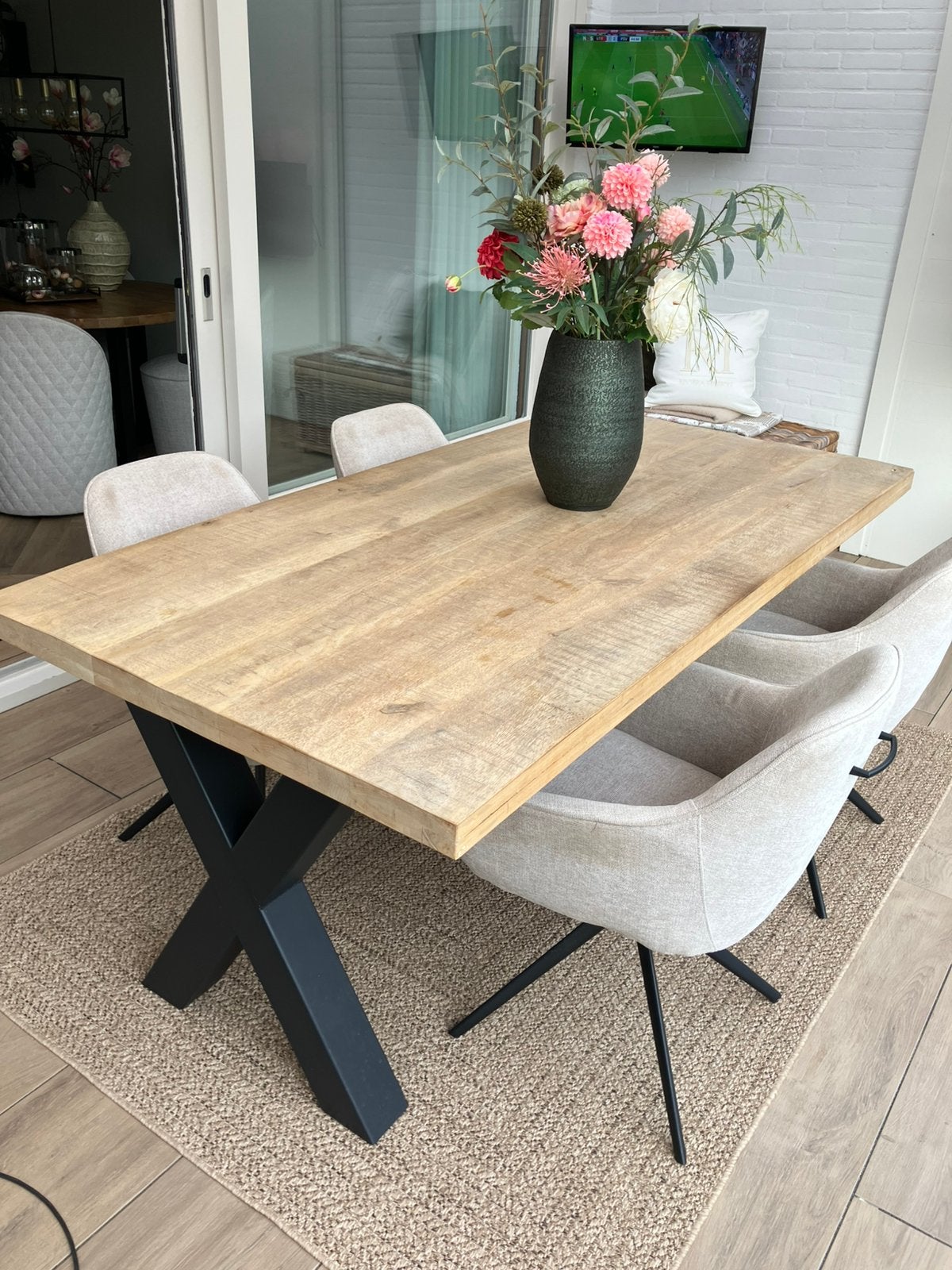 Eettafel met metalen zwarte poten, Huis en Inrichting, Tafels | Eettafels, Ophalen, 200 cm of meer, 50 tot 100 cm, Zo goed als nieuw