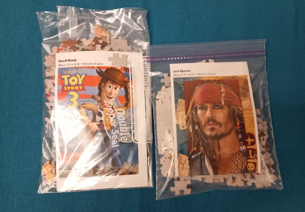 2 x 300 stukjes filmpuzzel Woody en Jack Sparrow, Ophalen of Verzenden, Minder dan 500 stukjes