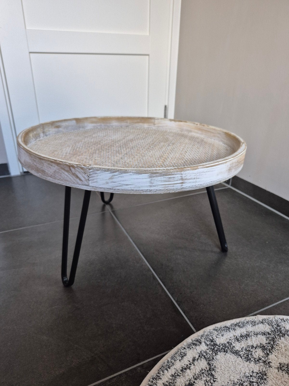 Ronde bijzettafel met rotan blad en metalen poten, Ophalen, Minder dan 45 cm, Minder dan 55 cm, Gebruikt