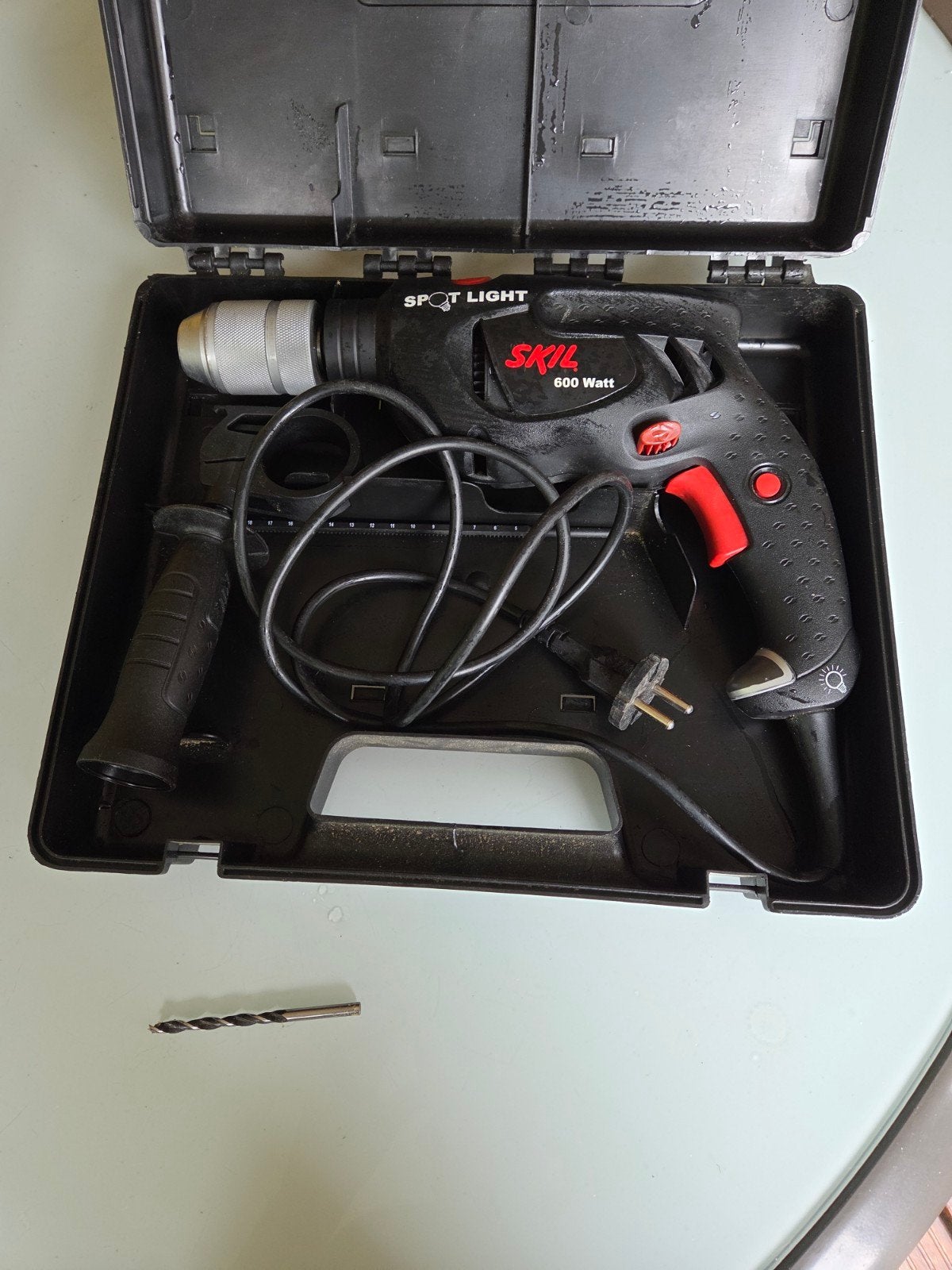 SKIL 6390 Boormachine 600W met koffer, Ophalen of Verzenden, Gebruikt, 600 watt of meer, Boormachine