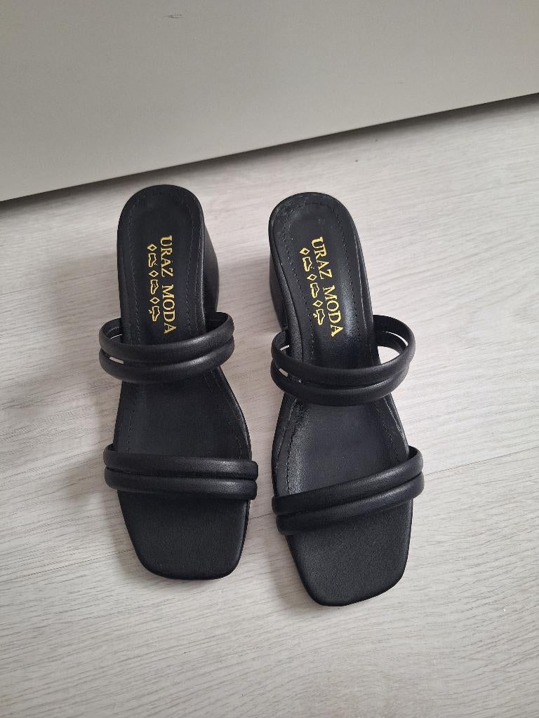 Zwarte slipper sandaal met blokhak maat 37, Verzenden, Zwart, Sandalen of Muiltjes, Zo goed als nieuw