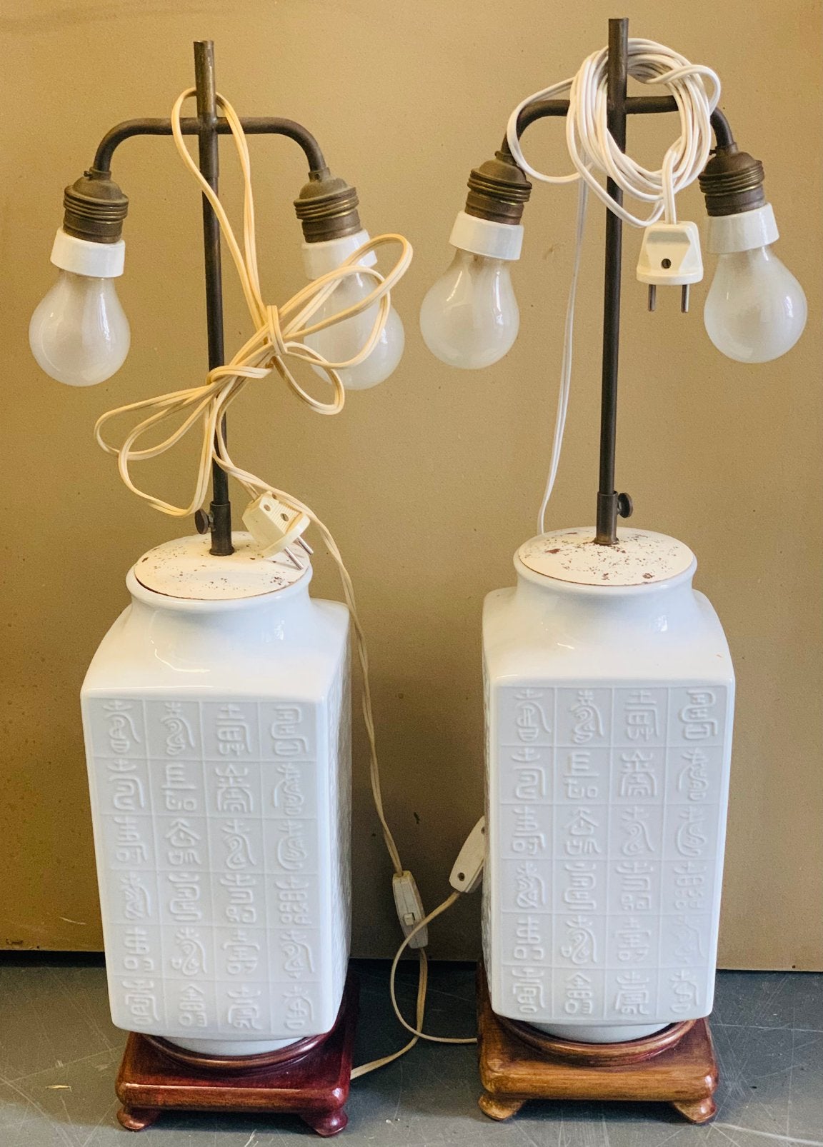 MCM Wildwood Asian Chinese Mahjong Tile White Lamps, Ophalen