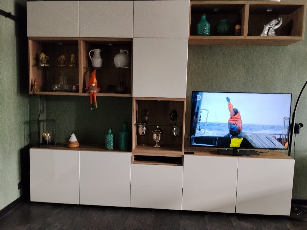 Foto 3 van Moderne wandkast met open en gesloten vakken van Ikea BESTÅ