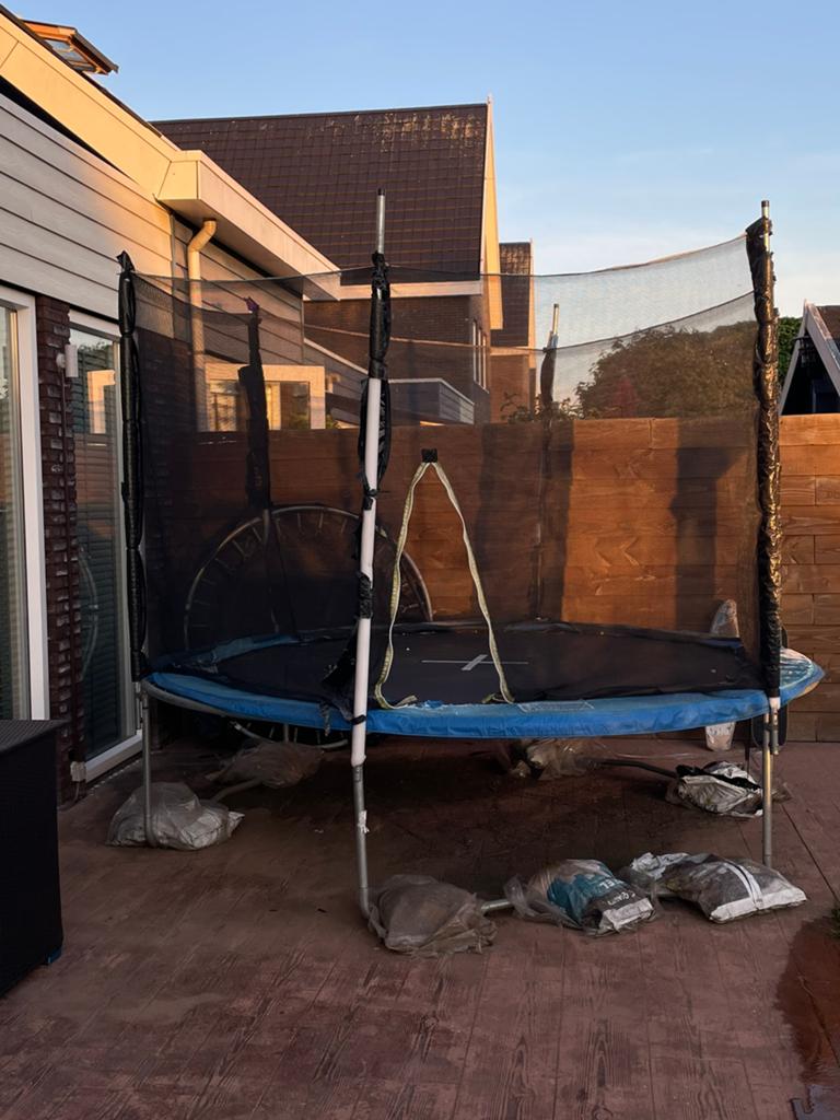 Trampoline met veiligheidsnet - Gebruikt, Kinderen en Baby's, Speelgoed | Buiten | Trampolines, Ophalen, Gebruikt