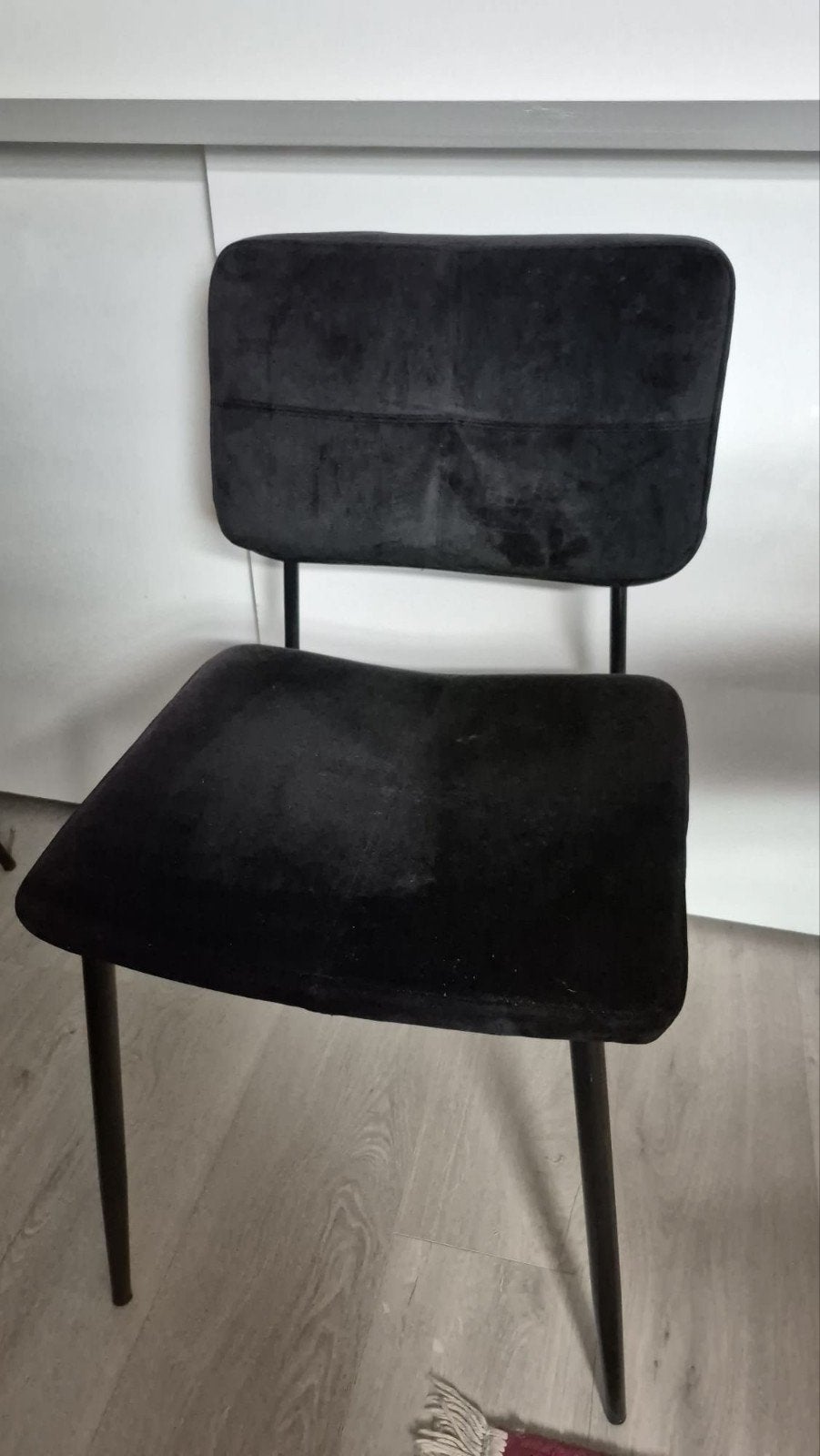 WOOOD Eetkamerstoelen - 4 stuks - model: Kaat, fluweel zwart, Ophalen, Gebruikt, Modern, Industrieel, Zwart
