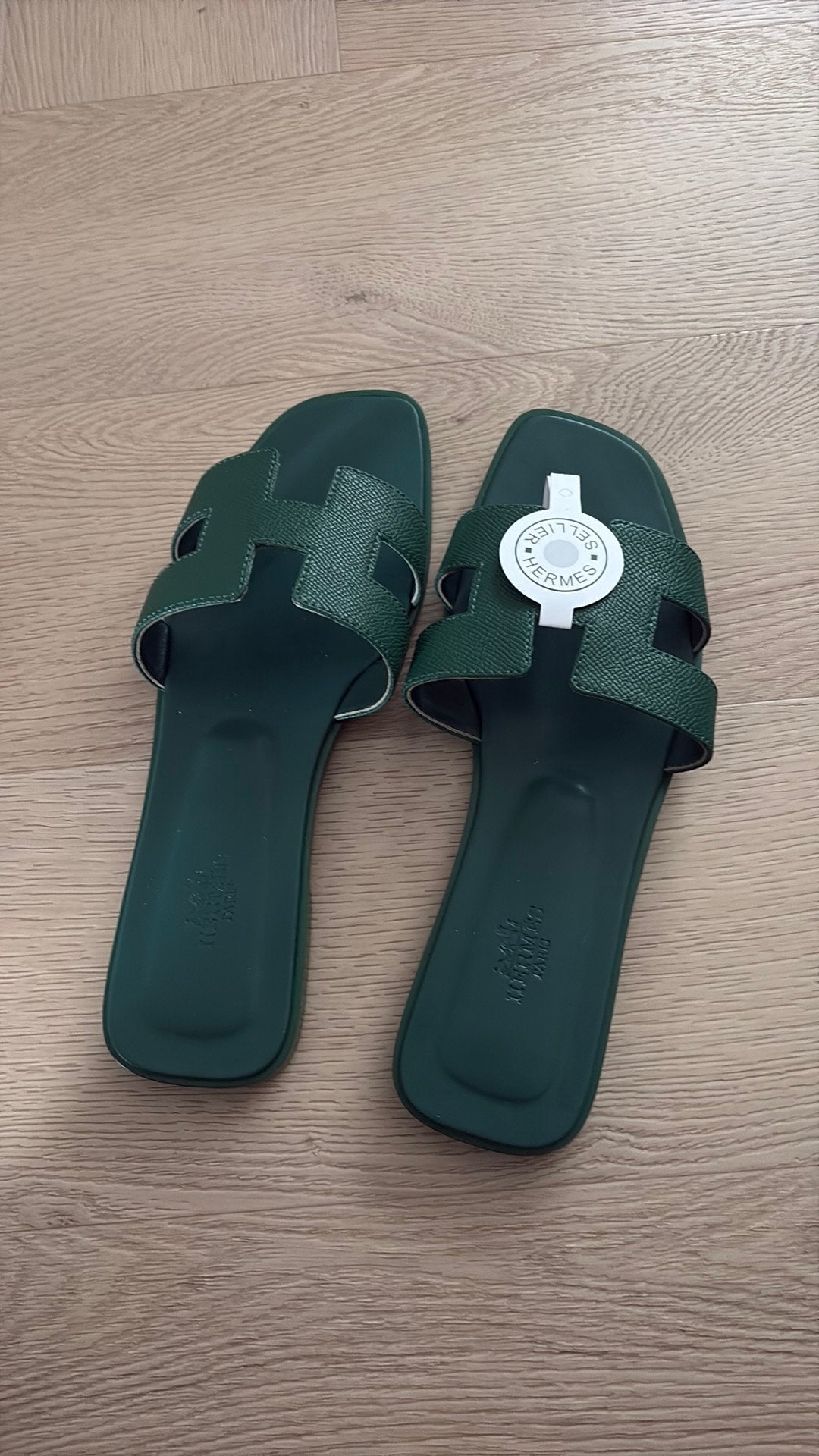 Hermes slippers, Verzenden, Zo goed als nieuw, Groen