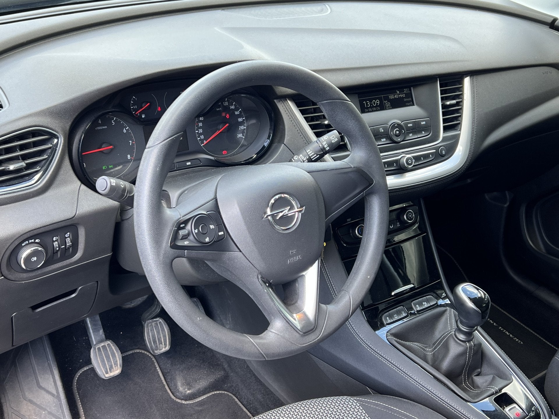 Opel Grandland X 1.2 Turbo Edition | Trekhaak | Airco | RIJK, Voorwielaandrijving, Gebruikt, 1199 cc, Zwart