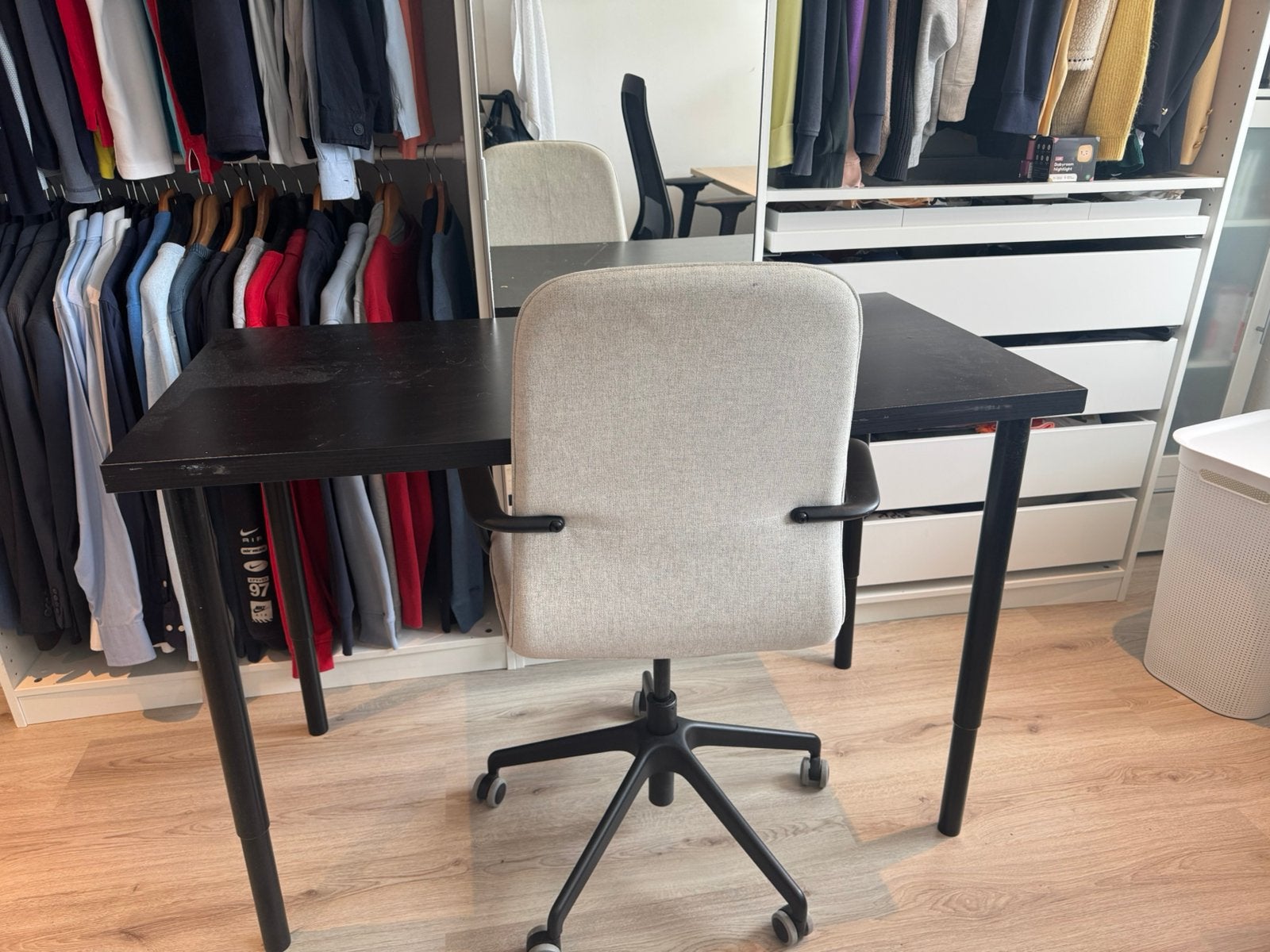 Compact IKEA bureau inclusief bureaustoel te koop aangeboden, Huis en Inrichting, Ophalen, Zwart, Gebruikt, 120 cm