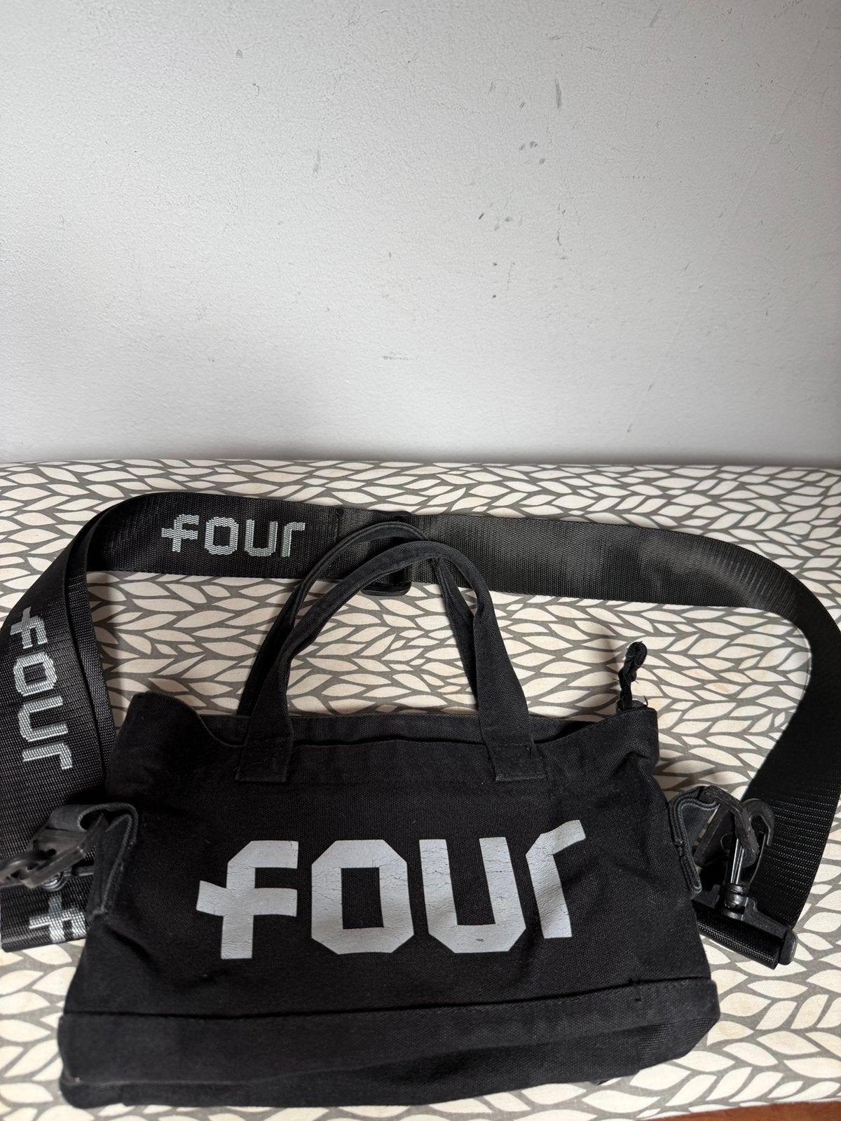 FOUR schoudertasje zwart, Ophalen of Verzenden, Gebruikt, Zwart, Schoudertasje